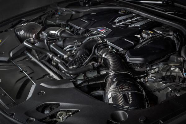 Alternative view of Eventuri BMW F9X M5/M8 - Black Carbon Intake with Shroud Set