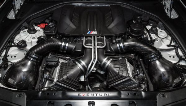 Alternative view of Eventuri BMW F10 M5 - Black Carbon Intake