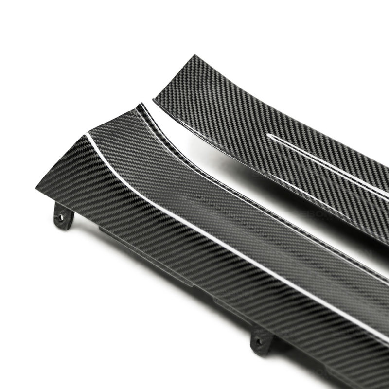 Seibon 09-10 Nissan GTR R35 OEM Style Carbon Fiber Door Sills (Pair) - Image 5