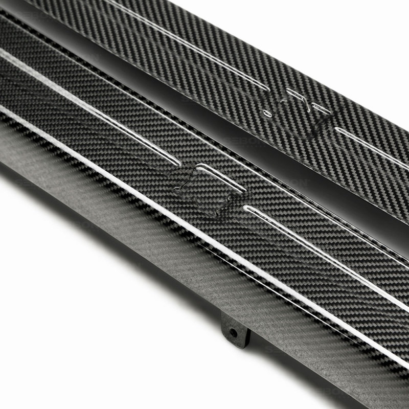 Seibon 09-10 Nissan GTR R35 OEM Style Carbon Fiber Door Sills (Pair) - Image 4