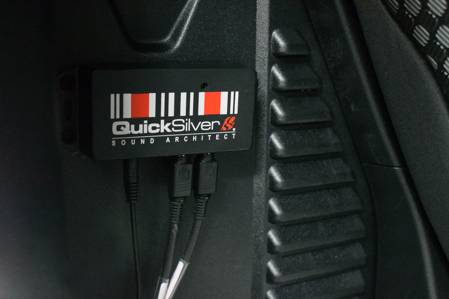 Land Rover Defender P400 90,110 and 130 - Sport System with Sound Architect™ (2021 on) - Image 9