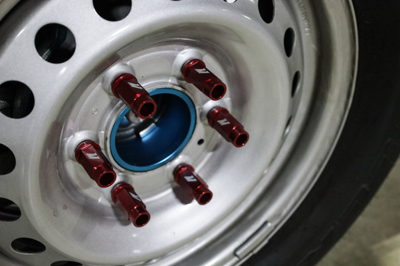 Mishimoto Aluminum Locking Lug Nuts M12x1.5 27pc Set Red - Image 5