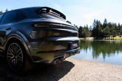 Alternative view of Akrapovic 24-25 Cayenne / E-Hybrid / S E-Hybrid / Coupe (536.2) w/ OPF/GPF