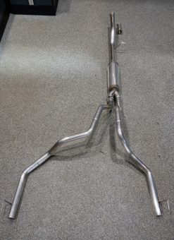 MBRP 21-24 Chevrolet Surburban XL 5.3L 3in T304 SS 2.5in Dual Split Carbon Fiber Cat-back - Image 4