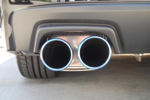 Invidia 15+ Subaru WRX/STI 4Dr Q300 Twin Outlet Rolled Titanium Burnt Quad Tip Cat-Back Exhaust - Image 2