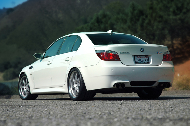 Dinan 06-10 BMW M5 (E60) Free Flow Axleback Exhaust System - Black Tips - Image 3